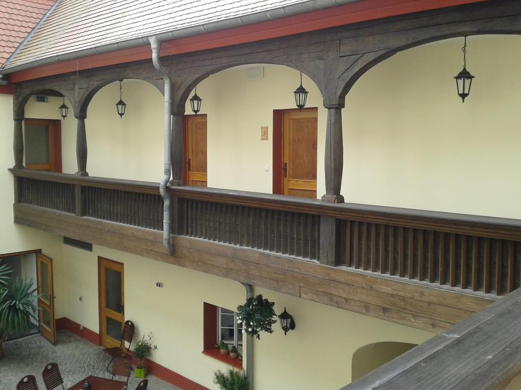 Garni-Hotel Zum Alten Ratskeller Vetschau Exteriör bild