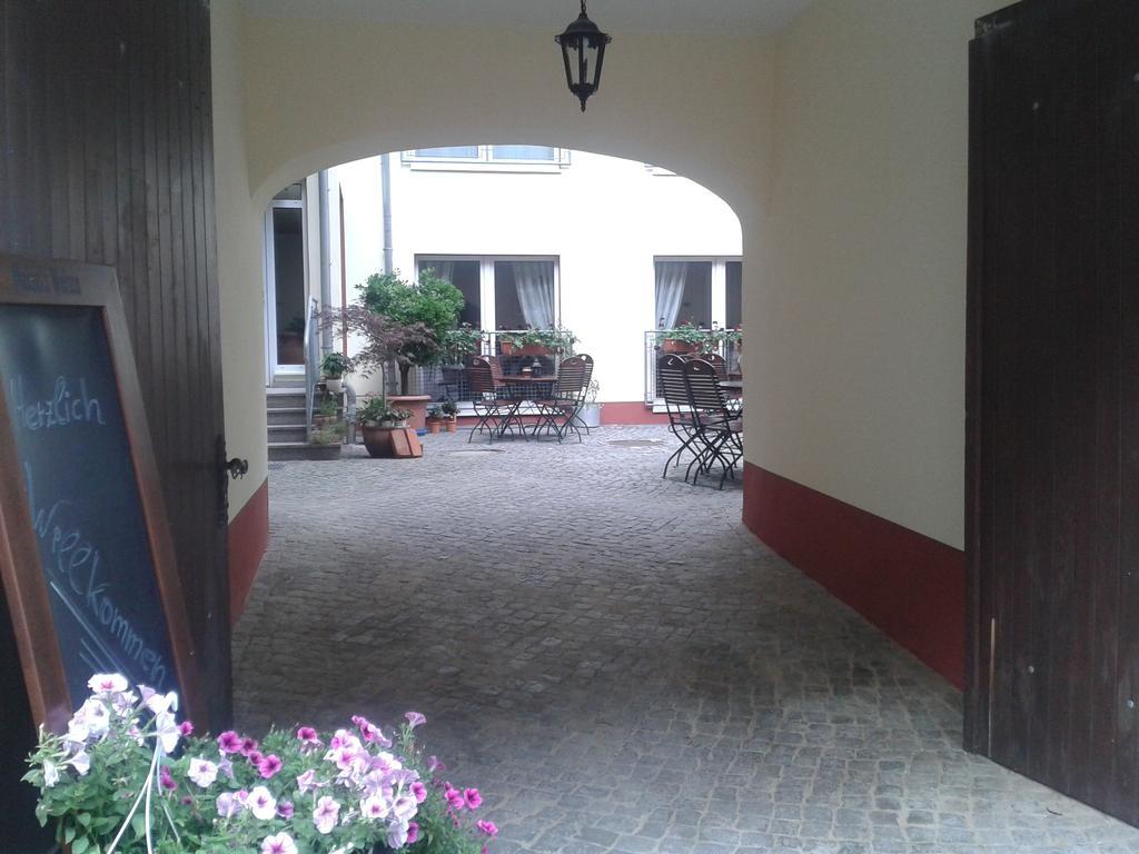 Garni-Hotel Zum Alten Ratskeller Vetschau Exteriör bild